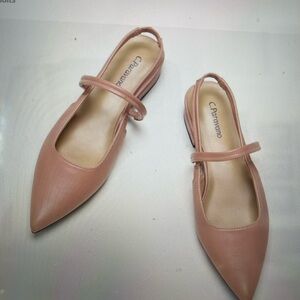 Gorgeous pointed sling back flats in light pink!